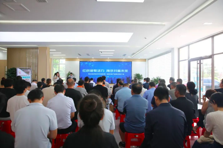 “红色凝聚活力携手共赢未来”——明水经济技术开发区工业涂料产品联合推介活动举行_章丘区_大众网(图1)