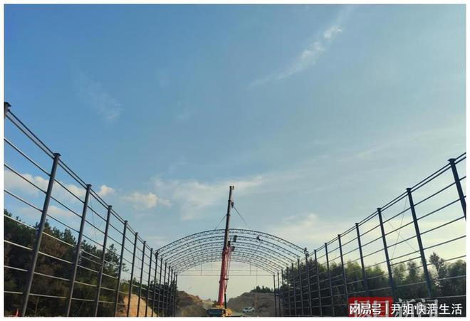 国庆施工不“打烊”中建二局建设者抢抓施工黄金期(图1)