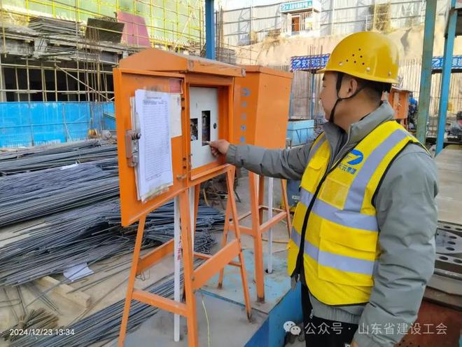 从防水小工到施工队长天元建设集团项目部安全员张加福(图2)