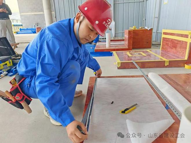从防水小工到施工队长天元建设集团项目部安全员张加福(图1)