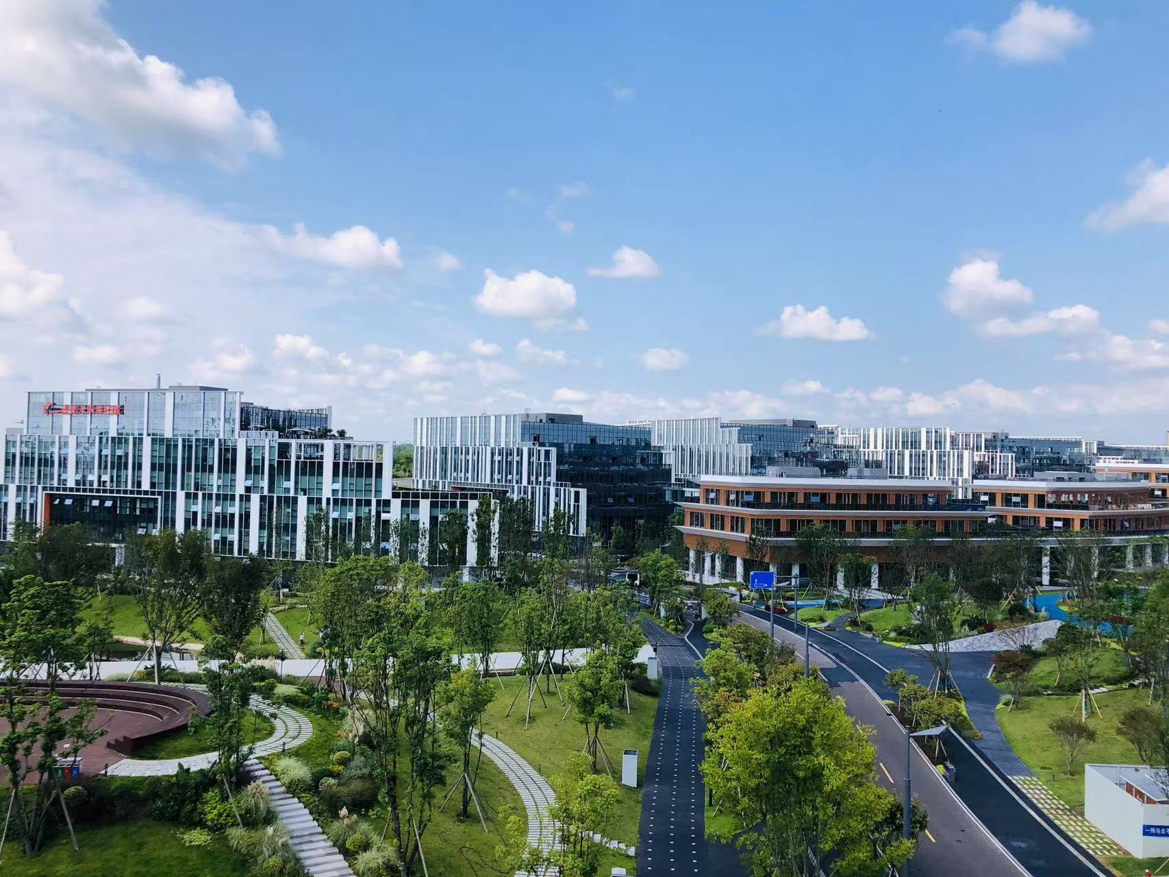 成都未来科技城睿宝科技产业园建成完工预计今年6月正式入驻投产(图1)