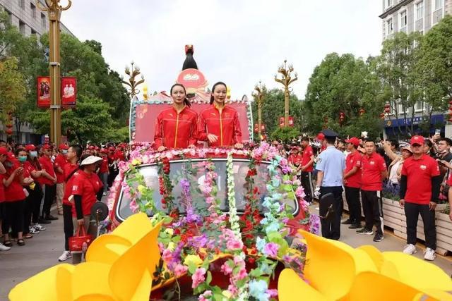 开屏策划｜这届云南节日太卷！泼水节刚结束它们申请加入群聊……(图4)