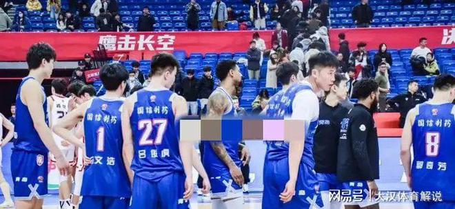 CBA季后赛12进8！新疆力克同曦拒逆转！青岛大胜浙江占先机(图1)