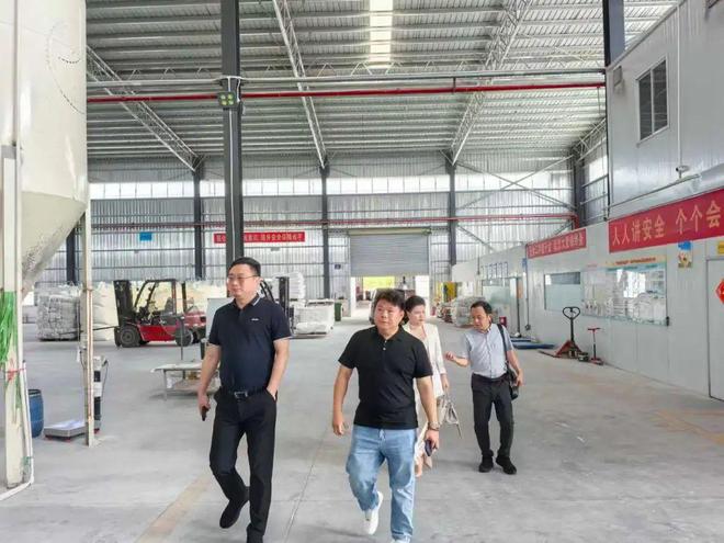 中国建筑装饰装修材料协会建筑涂料分会一行莅临双匠科技考察交流(图4)
