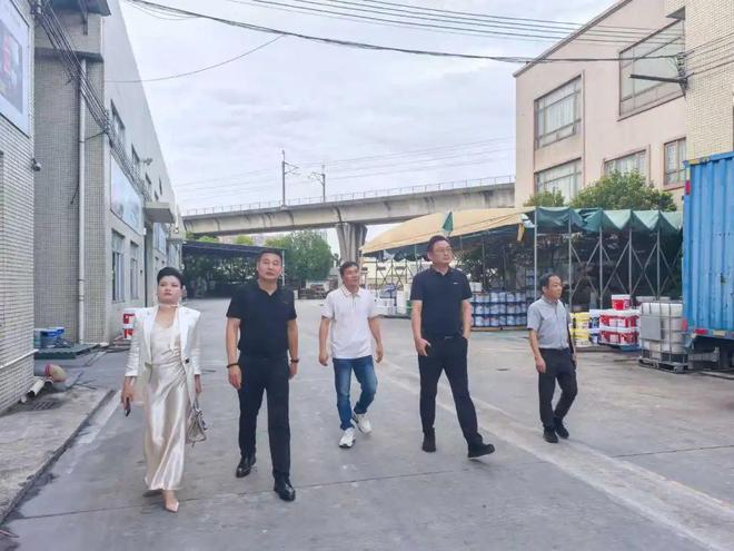 【协会走访】中国建筑装饰装修材料协会建筑涂料分会走访林德涂料(图2)