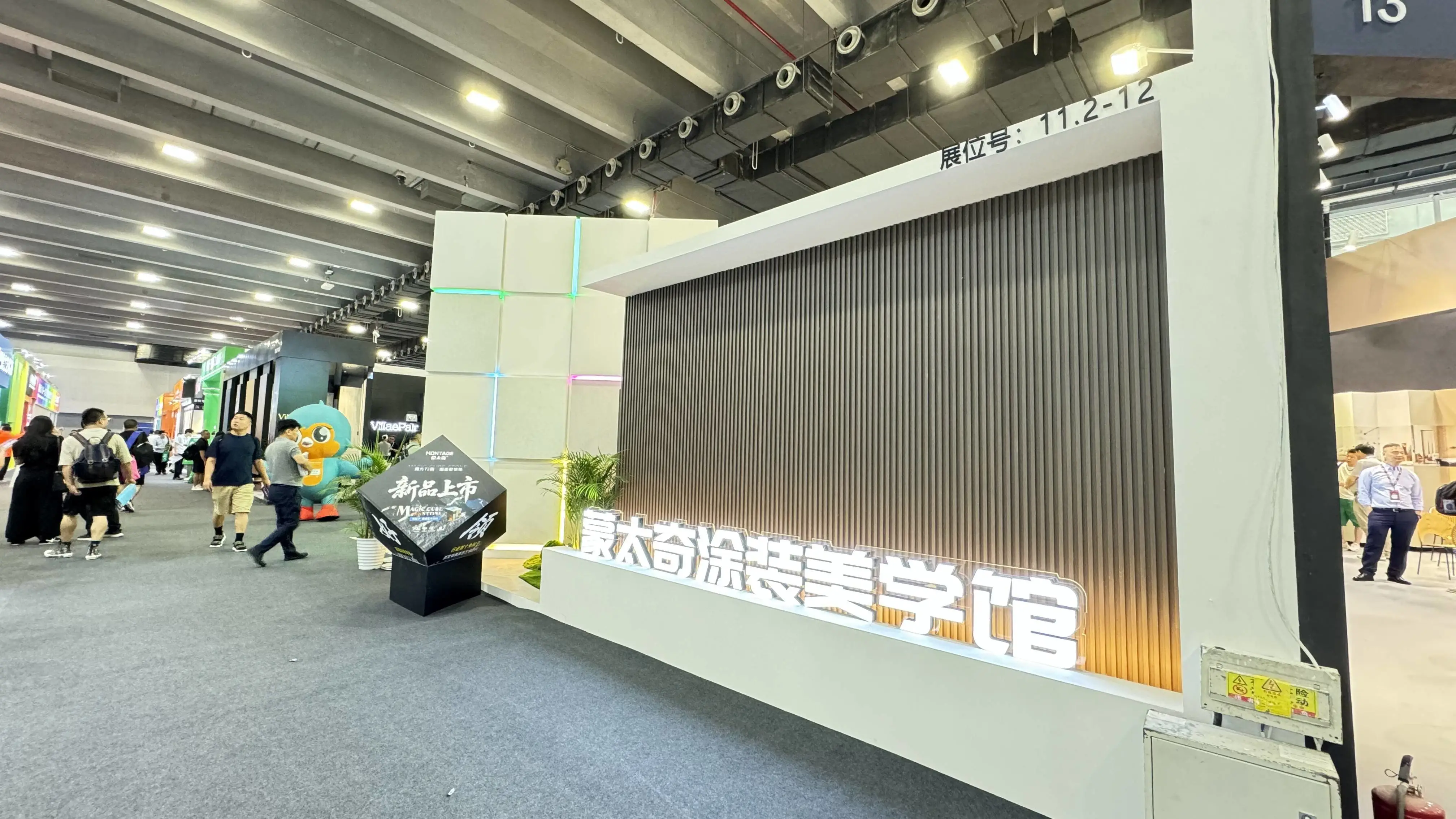 诚邀品鉴蒙太奇艺术涂装闪耀2025广州建博会首日盛况人气爆棚(图1)