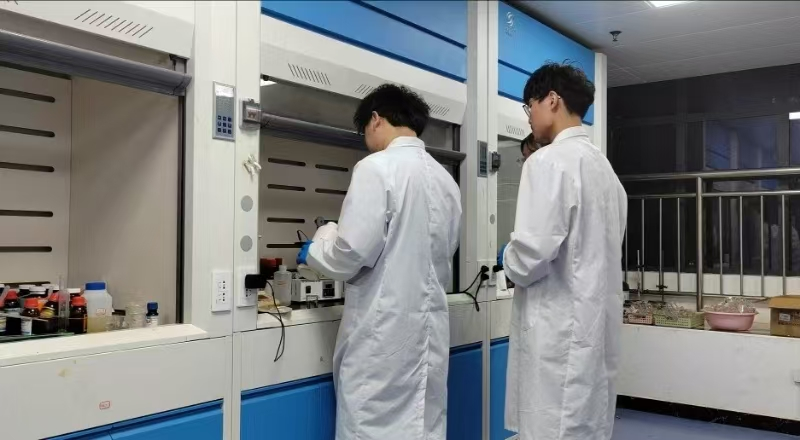 江西理工大学光“材”夺目团队：研发高性能车灯新材料(图1)