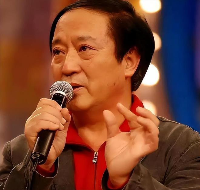 76岁牛群坐地铁被偶遇！满头白发老态尽显变化太大风光不再(图6)