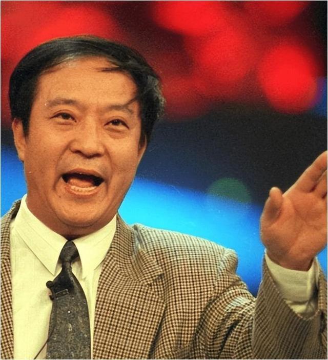 76岁牛群坐地铁被偶遇！满头白发老态尽显变化太大风光不再(图11)