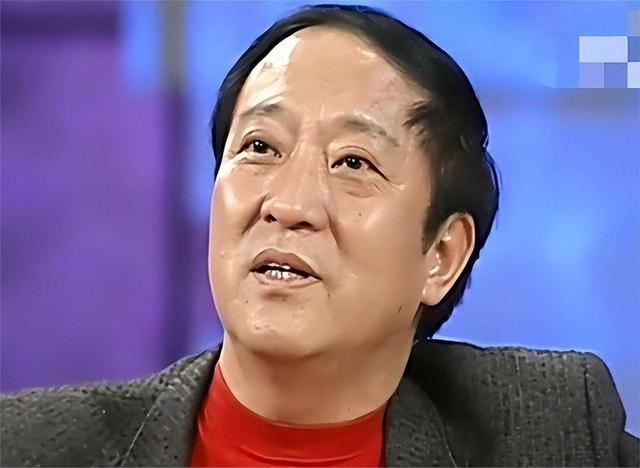 76岁牛群坐地铁被偶遇！满头白发老态尽显变化太大风光不再(图15)