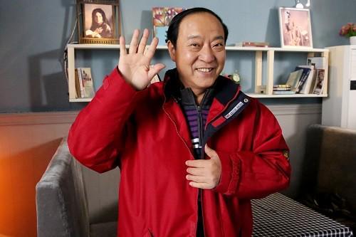 76岁牛群坐地铁被偶遇！满头白发老态尽显变化太大风光不再(图21)