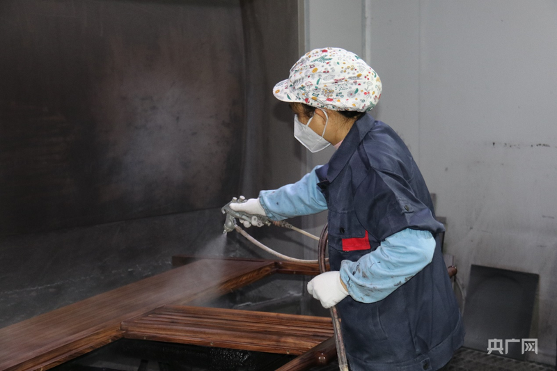 南康家具“油改水”一线见闻：绿色转型撬动产业千亿级跃升(图3)