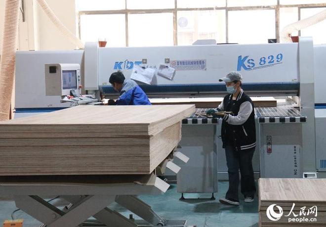 江西南康：家具“油改水”破局产业绿色升级(图1)