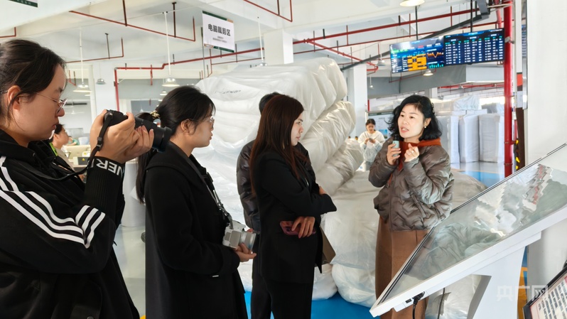 南康家具“油改水”一线见闻：绿色转型破解行业痛点(图1)