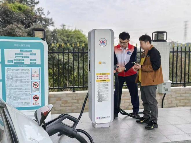 20万片“瓦”升级亮相瓦窑岗服务区更智能更温情(图4)