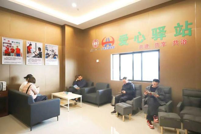 20万片“瓦”升级亮相瓦窑岗服务区更智能更温情(图8)