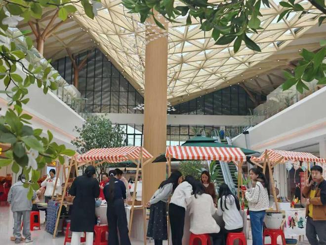 20万片“瓦”升级亮相瓦窑岗服务区更智能更温情(图6)