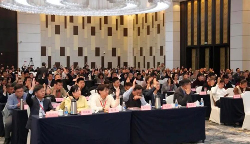 参加中国建筑节能协会第四届第二次理事会暨绿色建筑与“好房子”高质量发展论坛调研天津门窗行业骨干企业(图1)