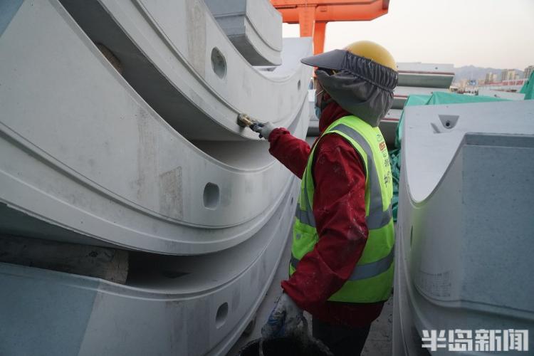 新闻周刊丨看不见太阳的人——开盾构机的表兄弟(图4)