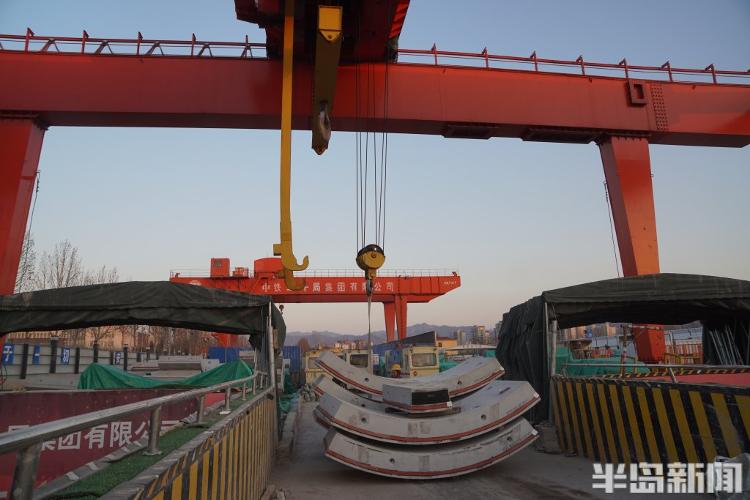 新闻周刊丨看不见太阳的人——开盾构机的表兄弟(图8)